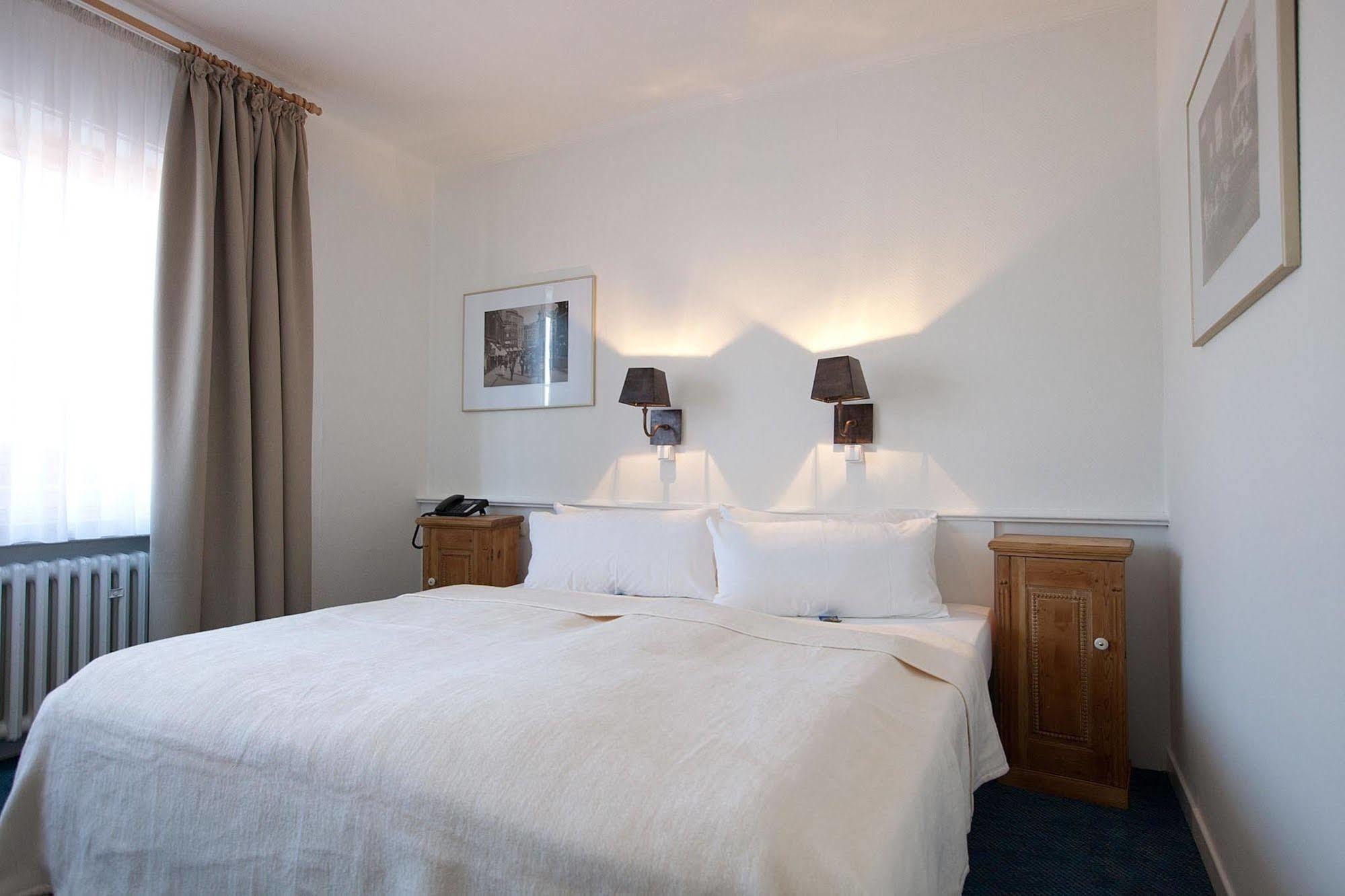 Hotel Freihof Am Roland Wedel Zewnętrze zdjęcie